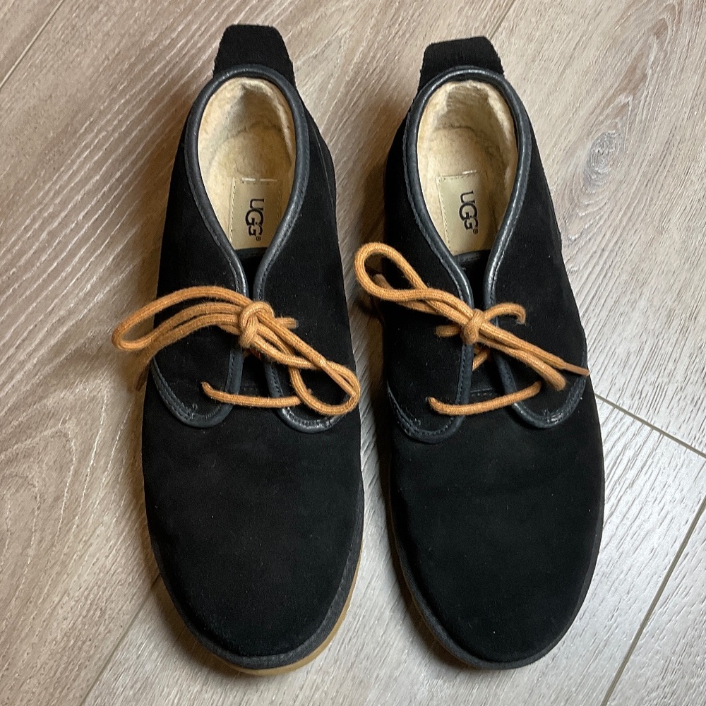 UGG Maksim Chukka Boot Black Suede  Size 10 Like New
